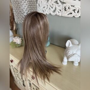 Scene Stealer Wig - Raquel Welch - like new condition